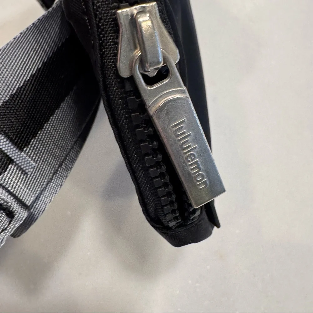 NEW LULULEMON Everywhere Belt Bag Black NWT Black & White Adjustable Strap